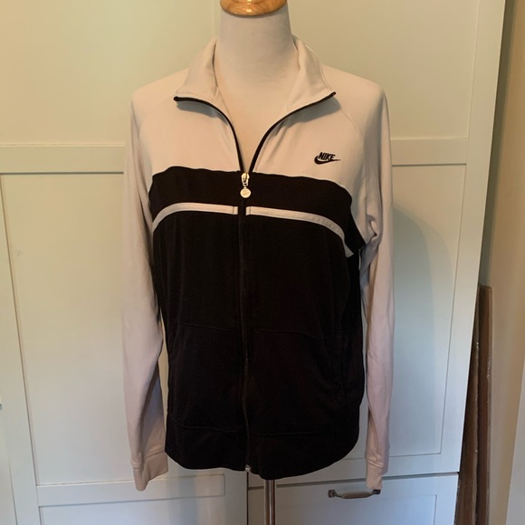 Nike Jackets & Blazers - Nike Black & White Long Sleeve Workout Jacket